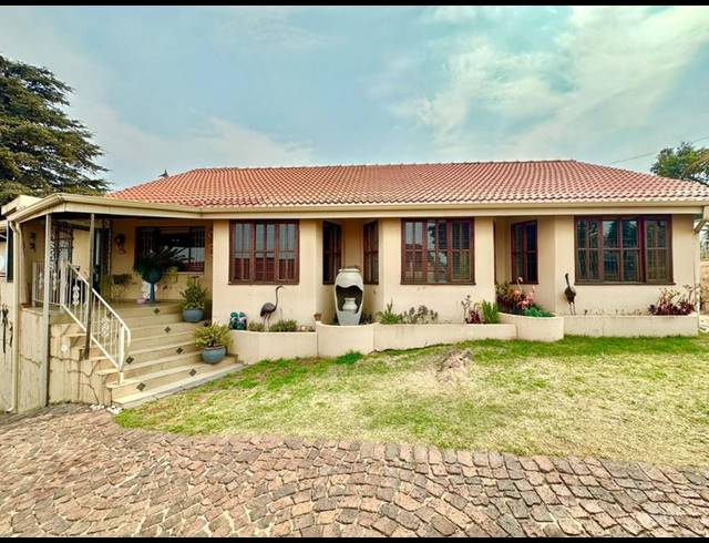 4 BEDROOM HOUSE FOR SALE IN OAKDENE